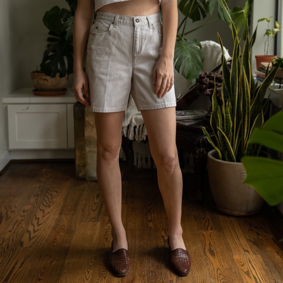 SOLD- Liz Claiborne khaki high waisted jean shorts - Picture 2 of 6